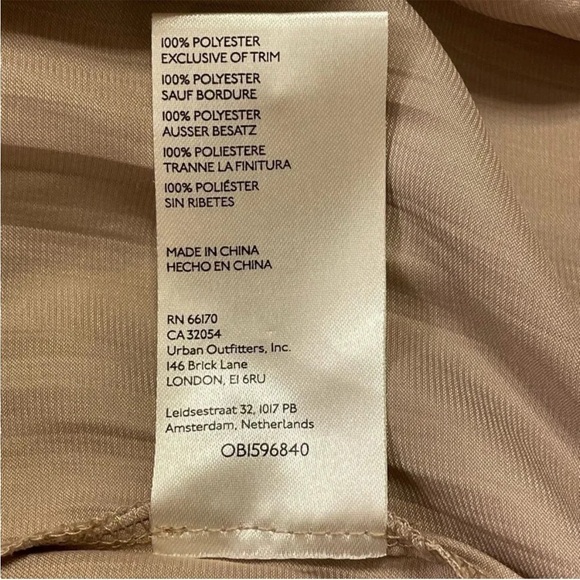 ANTHROPOLOGIE Shirred
Short Sleeve Peasant Blouse in Neutral - Picture 6 of 6